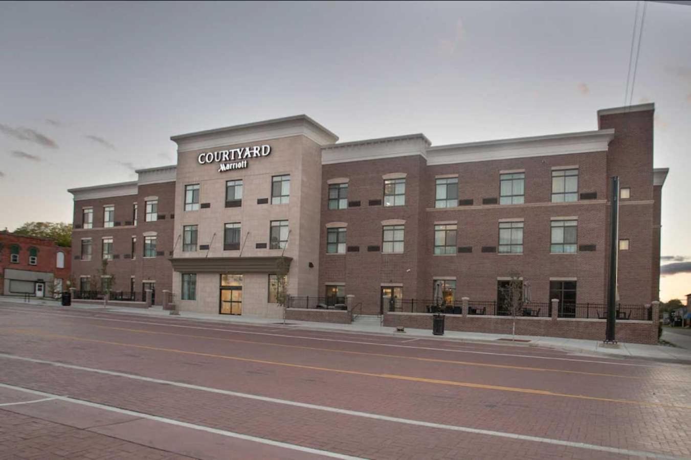 Courtyard By Marriott Albion Hotel Buitenkant foto